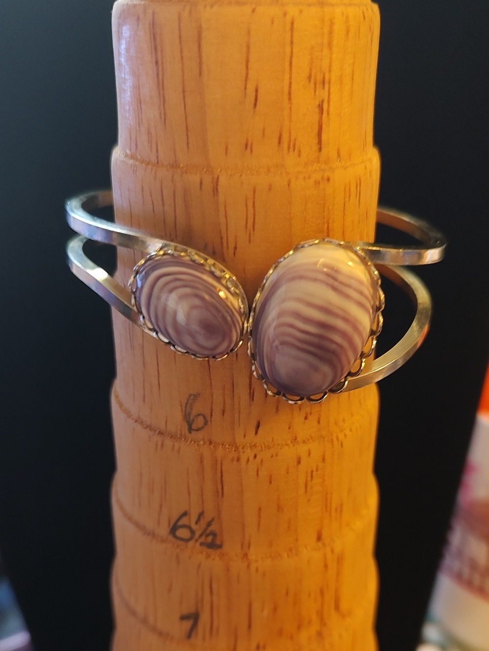 Wampum and Rhodium Plated Hinged Bangle - Picture 3 of 5
